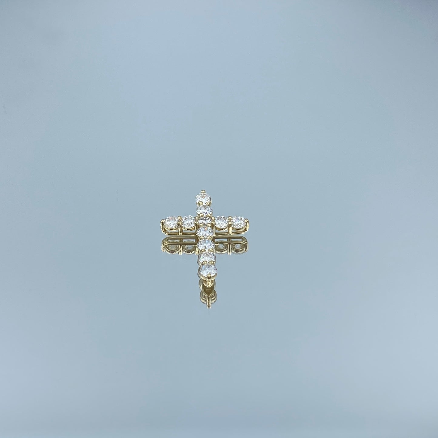 Round Brilliant Cut Diamond Cross Pendant in 14K Yellow Gold