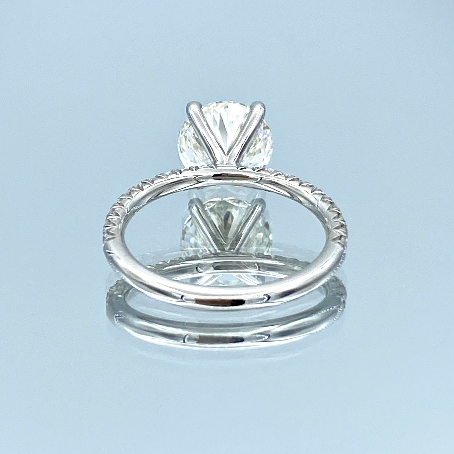 Round Brilliant-Cut Diamond Engagement Ring in Platinum - L and L Jewelry