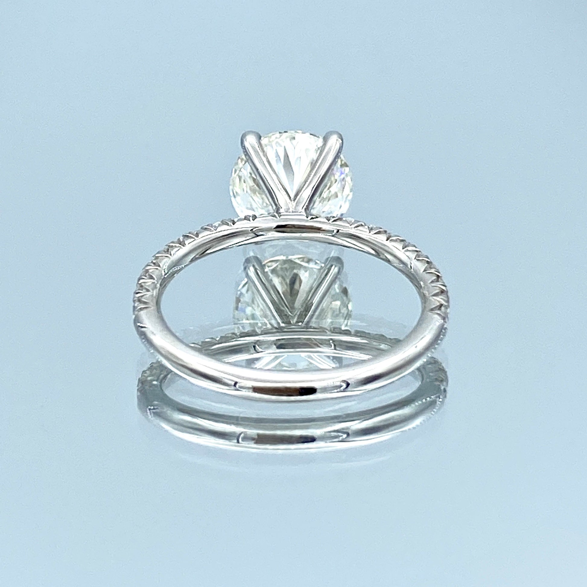 Round Brilliant-Cut Diamond Engagement Ring in Platinum - L and L Jewelry