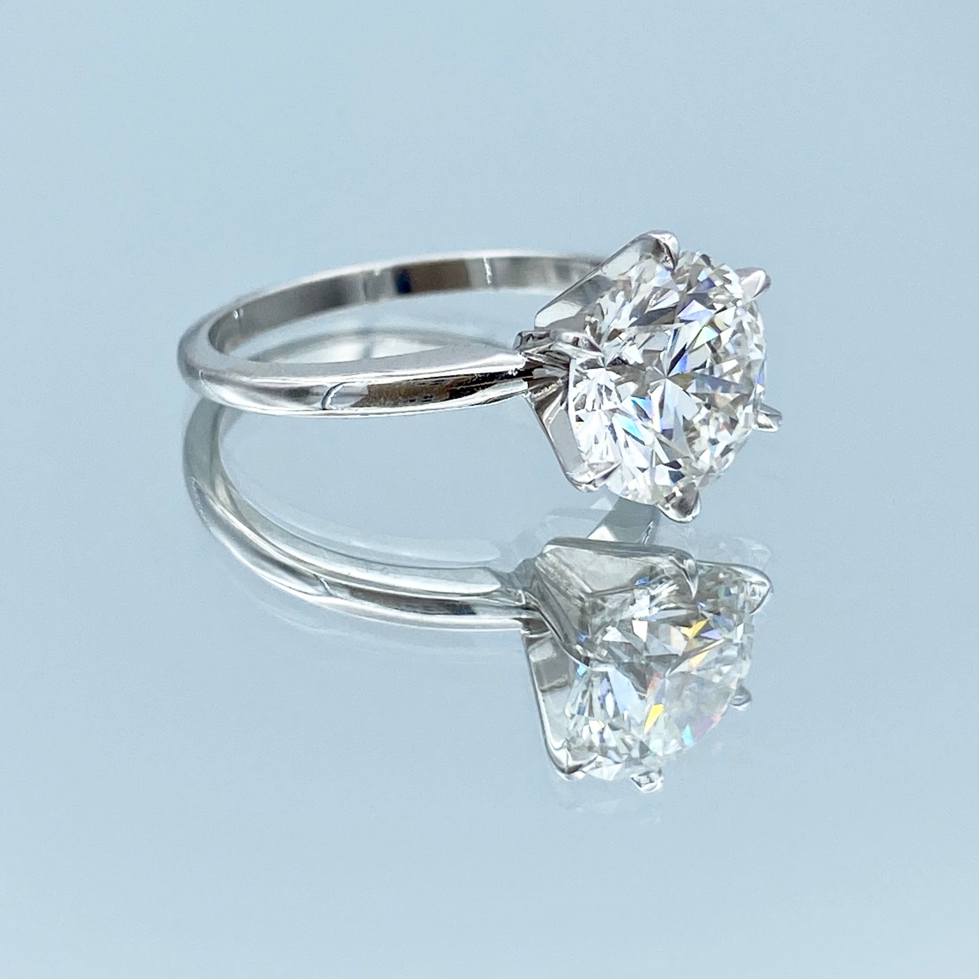 Round Brilliant-Cut Diamond Engagement Ring in Platinum - L and L Jewelry