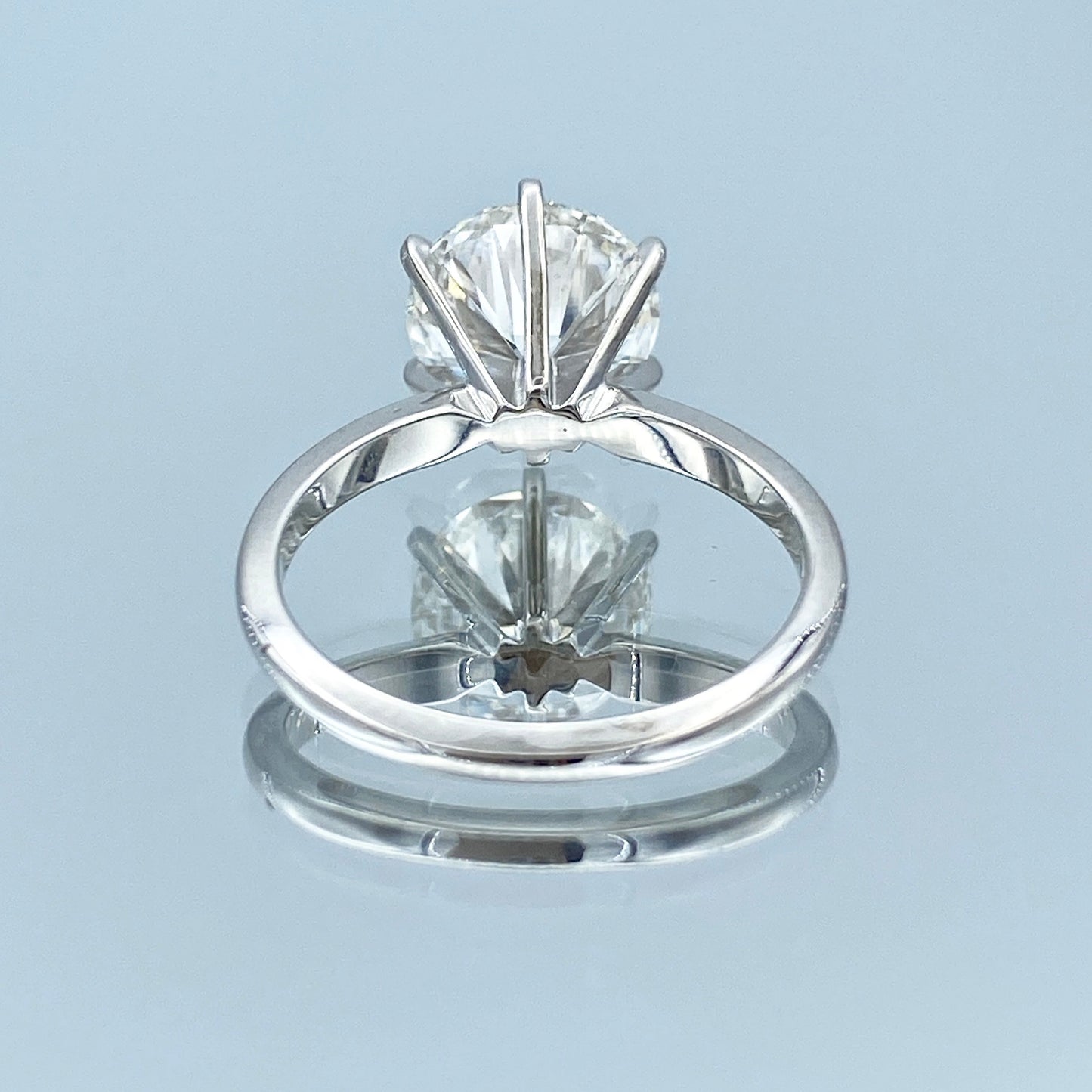 Round Brilliant-Cut Diamond Engagement Ring in Platinum - L and L Jewelry