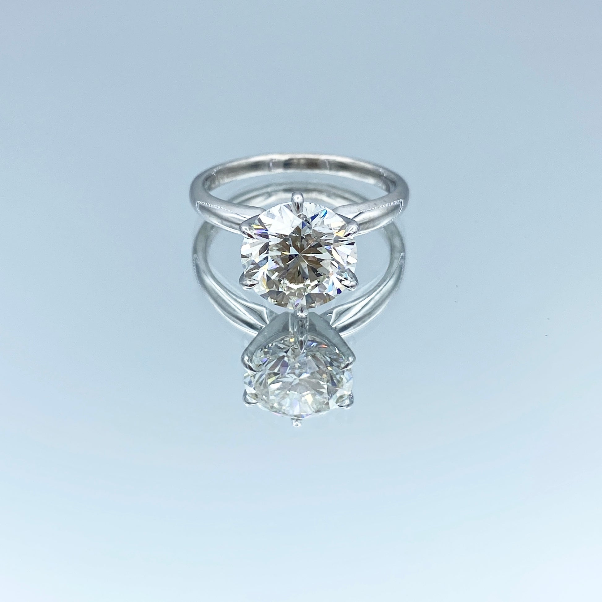 Solitaire Round Brilliant-Cut Diamond Engagement Ring in Platinum - L and L Jewelry