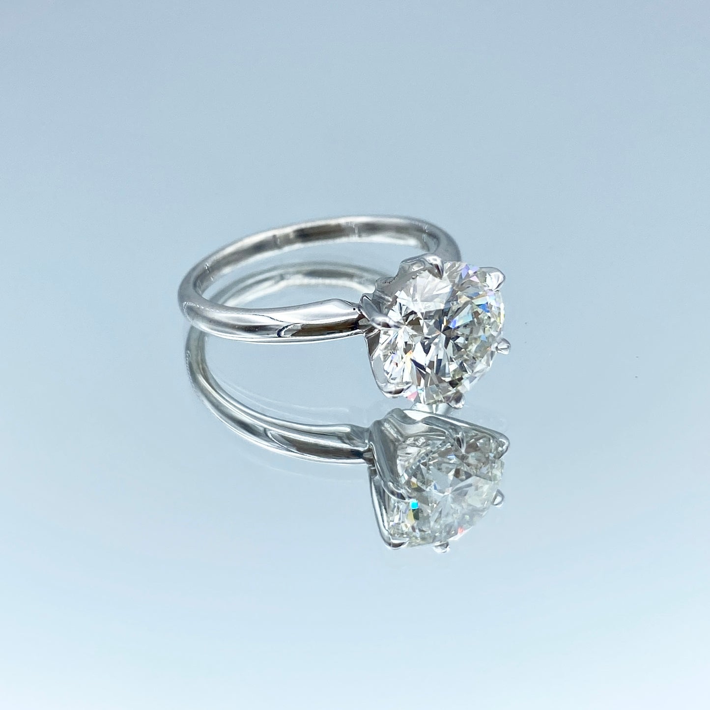 Solitaire Round Brilliant-Cut Diamond Engagement Ring in Platinum - L and L Jewelry