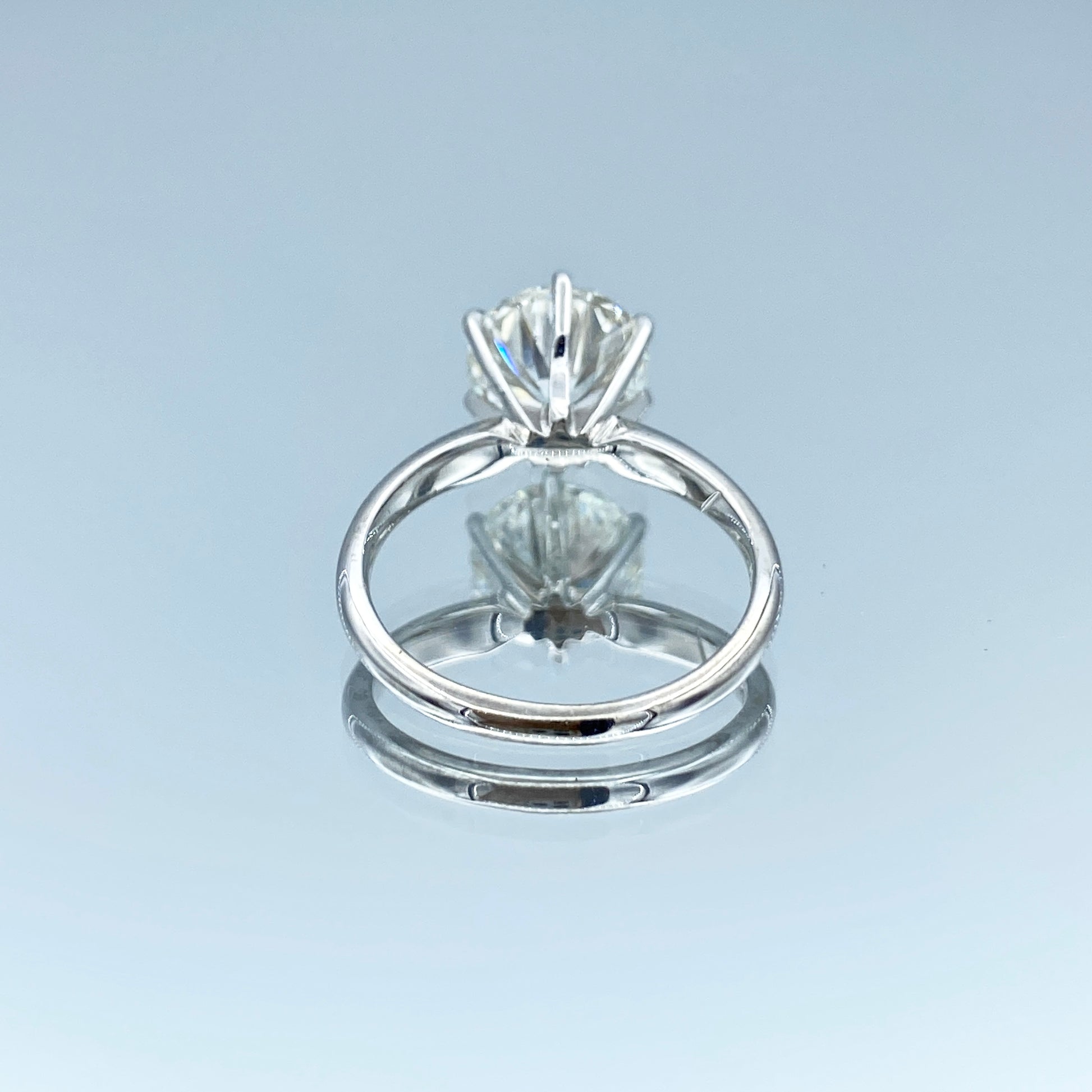 Solitaire Round Brilliant-Cut Diamond Engagement Ring in Platinum - L and L Jewelry