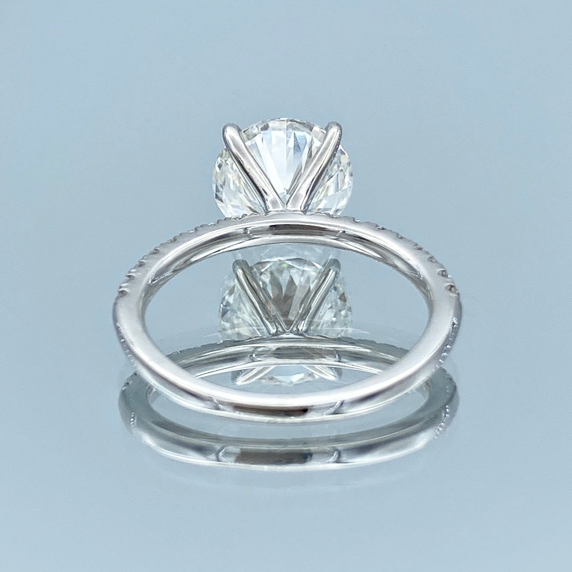 Round Brilliant-Cut Diamond Engagement Ring in Platinum - L and L Jewelry